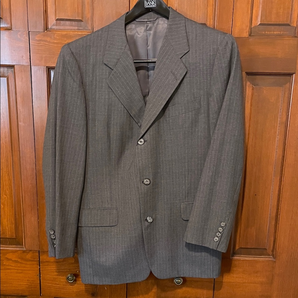 Hickory Freeman Vintage 100 % Wool Gray Pin Striped Blazer. Size 42 R. Like New.